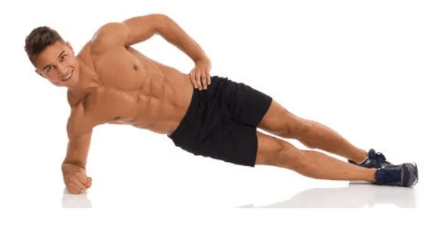 Un sportif faisant un gainage latéral