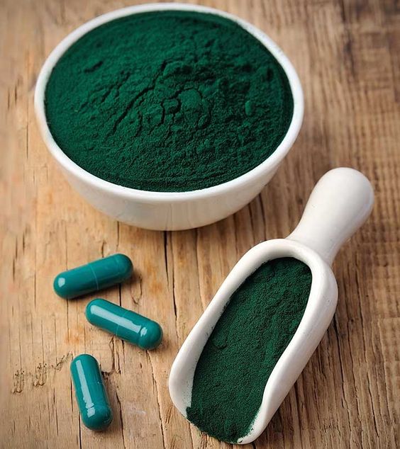 Spiruline en géllules et poudre verte